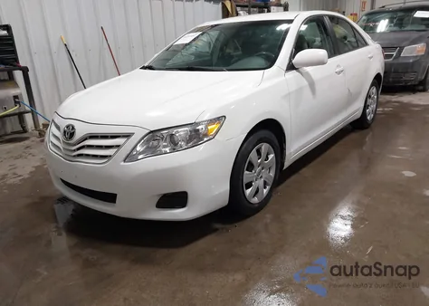 2010 Toyota Camry z USA, uszkodzony, nr VIN 4T4BF3EK7AR058122